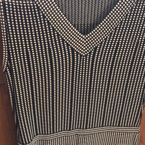 Stretch graphic print knee length dress - size M - Picture 2 of 3